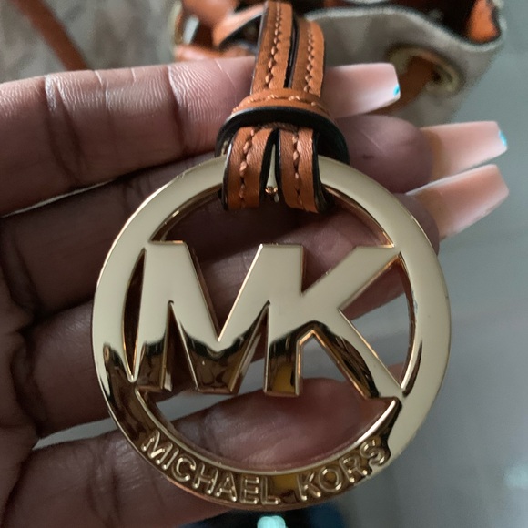 Michael Kors hobo and wallet set ( It’s a 2 fer- bundle) EUC. No call outs - Picture 13 of 16